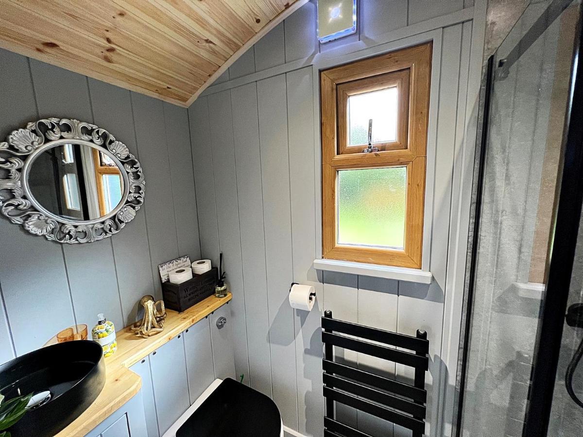 Luxury Shepherd Hut In The Peak District Bakewell Exteriör bild