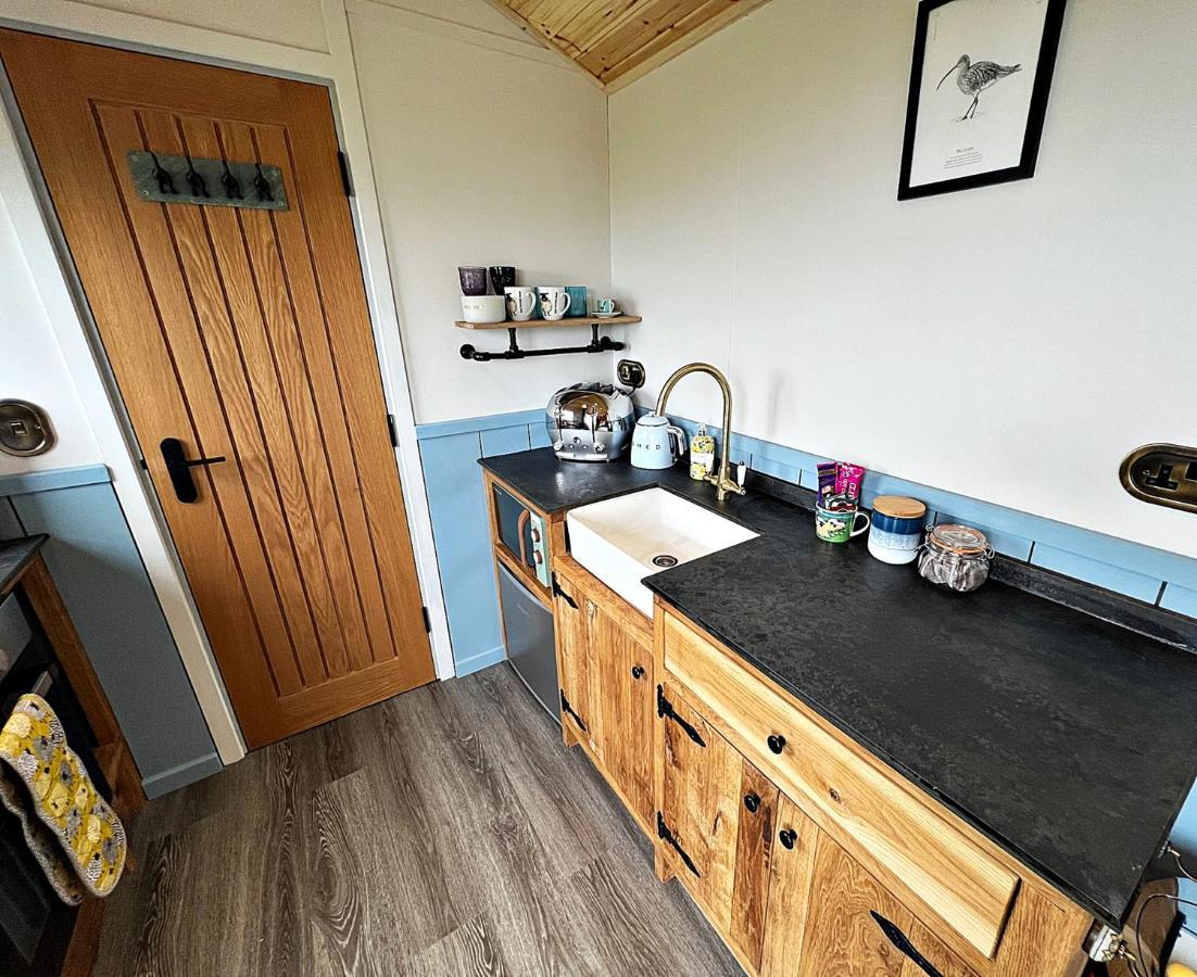 Luxury Shepherd Hut In The Peak District Bakewell Exteriör bild