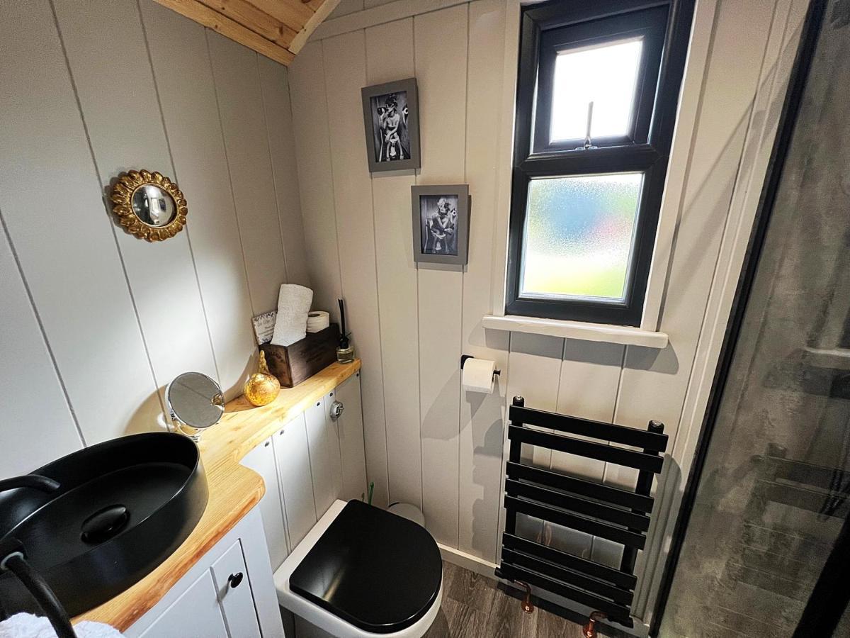 Luxury Shepherd Hut In The Peak District Bakewell Exteriör bild