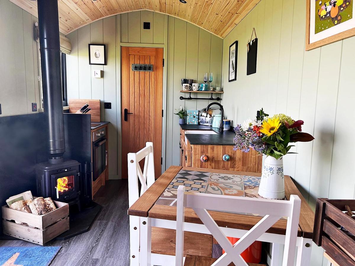 Luxury Shepherd Hut In The Peak District Bakewell Exteriör bild